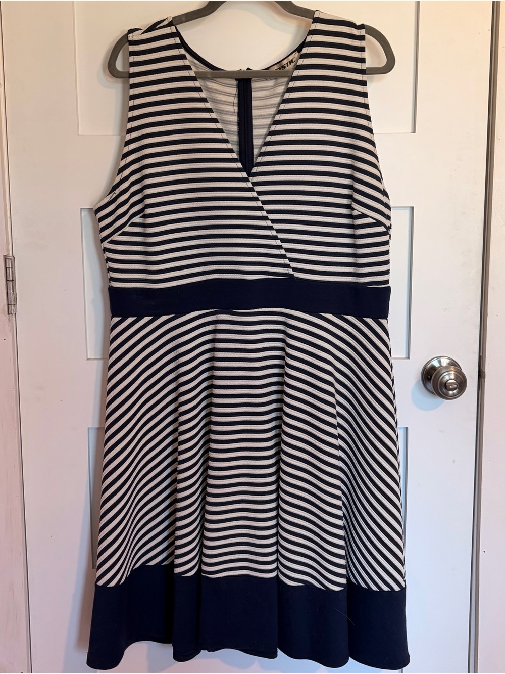 ✨1X white and navy striped dress✨